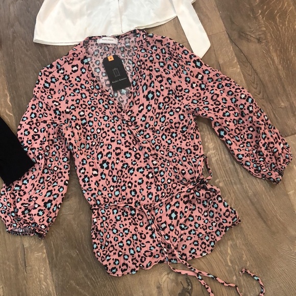 BUNDLE OF 4 BLOUSES/TOPS LOT. - Picture 5 of 5